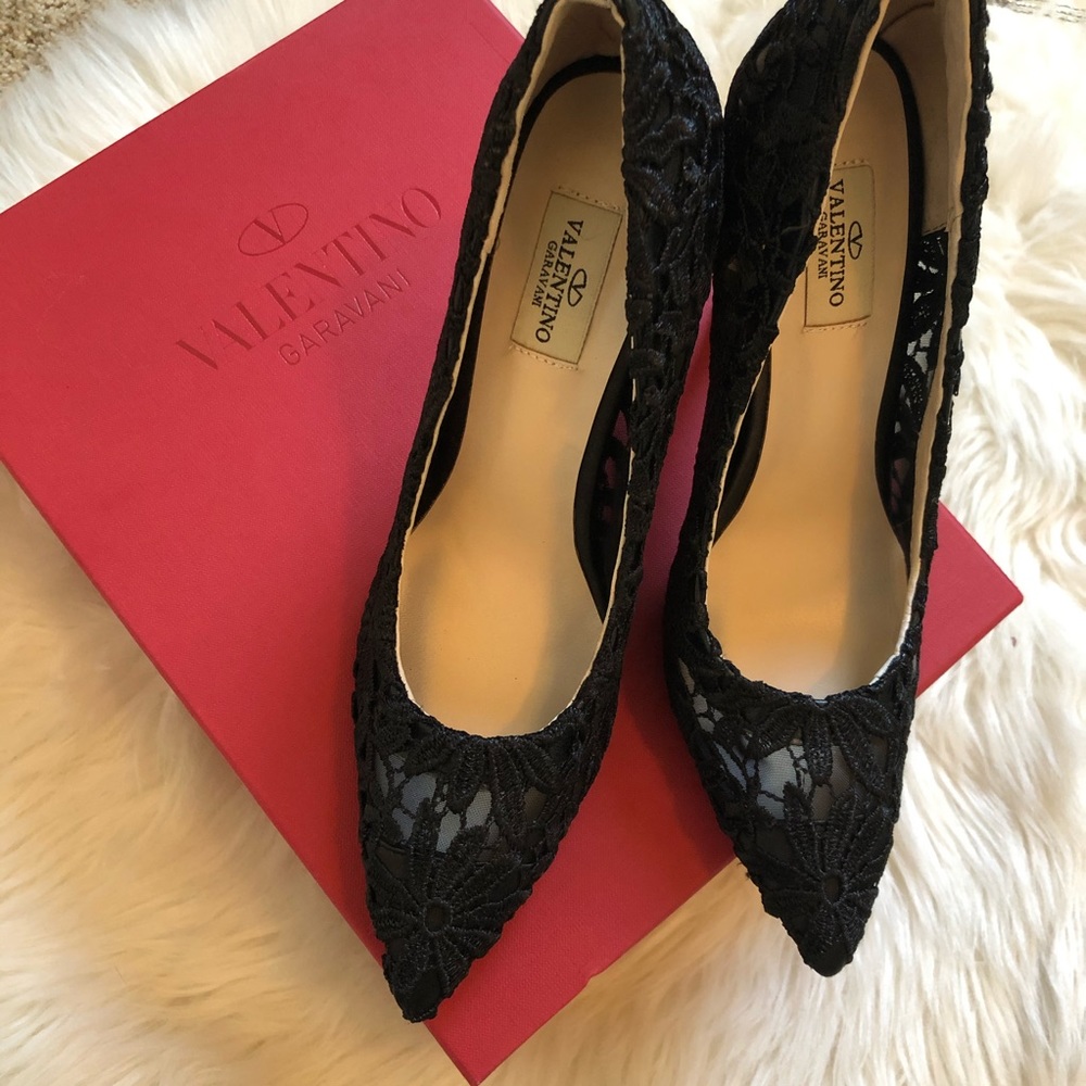 Valentino 39 Black Lace Pumps - Picture 8 of 8
